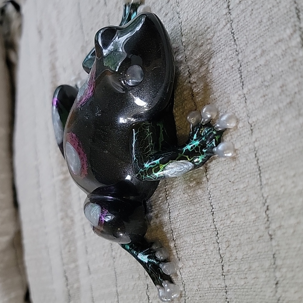 Resin Epoxy Artisan Frog with Quote Paperweight Gift Home Decor Piece - Picture 14 of 16